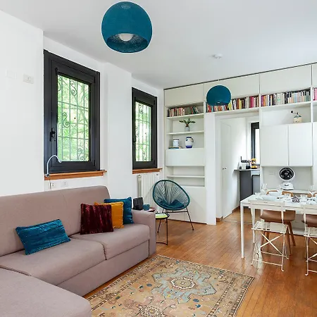 Duplex Luminoso In Zona Residenziale Апартаменты Милан