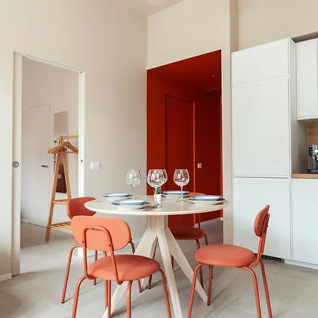 Giulio's Hideaway - Close To Station