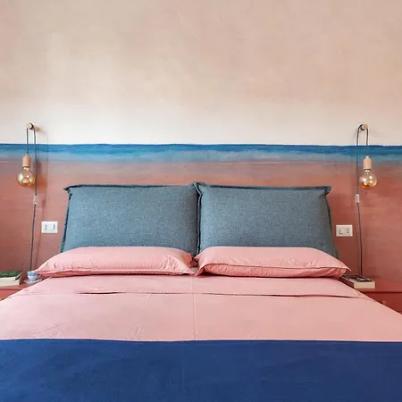 Giulio's Hideaway - Close To Station Semesterbostad