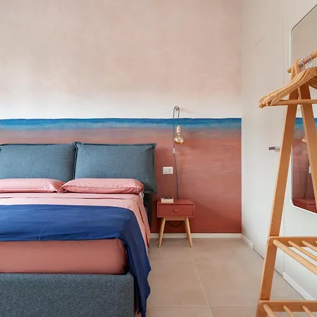 Giulio's Hideaway - Close To Station Apartment *