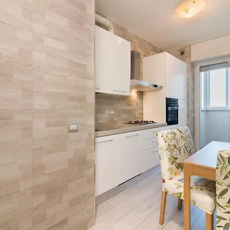 Nuovissimo Attico 17esimo Piano, 10 Posti Letto 아파트 밀라노