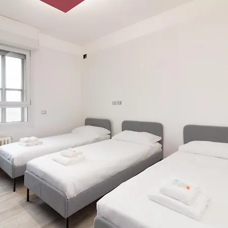 Nuovissimo Attico 17esimo Piano, 10 Posti Letto 아파트 밀라노
