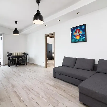 아파트 Nuovissimo Attico 17esimo Piano, 10 Posti Letto 밀라노