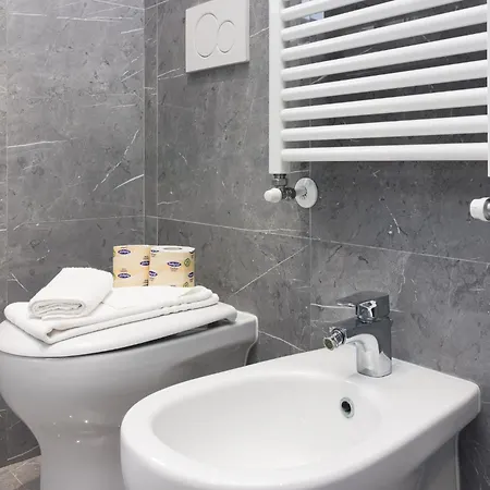 Nuovissimo Attico 17esimo Piano, 10 Posti Letto Apartment Milan