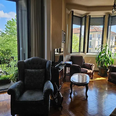 Homegallery - Elegante Milanese Apartment *