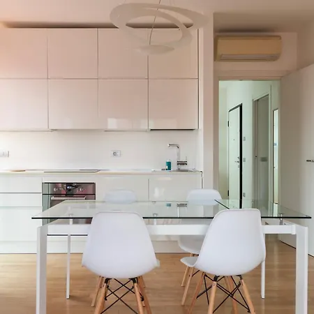 Youhosty - Savona 122 * Milán