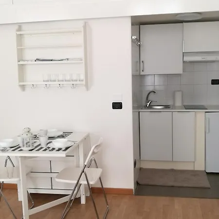 Monolocale Zona Loreto Mm1 Pasteur P1