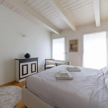 Castaldi Charming Suite-hosted By Sweetstay Lägenhet Milano