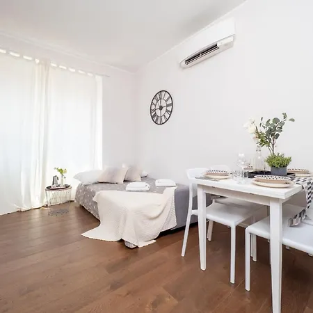 Lägenhet The Rent - Cozy Close To Navigli Milano