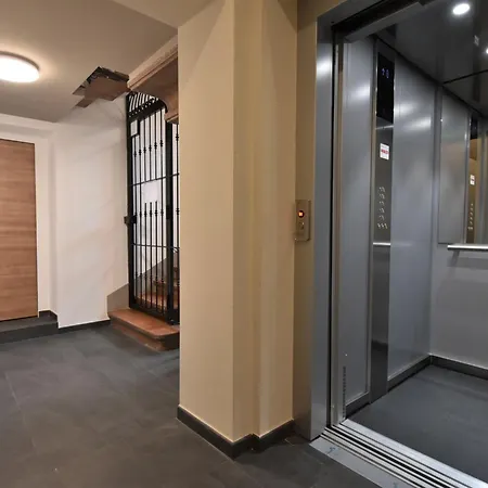 Apartman White Attic Terrace By Interhome Milánó