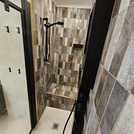 Exclusive Floor 2-bedroom Flat Appartement