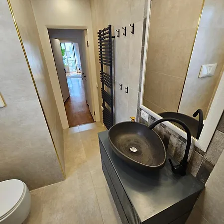 Exclusive Top Floor 2-bedroom Flat *