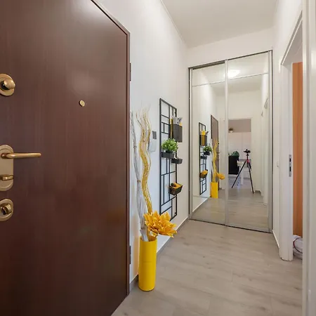 Xenia - Modern, Quiet And Cozy *