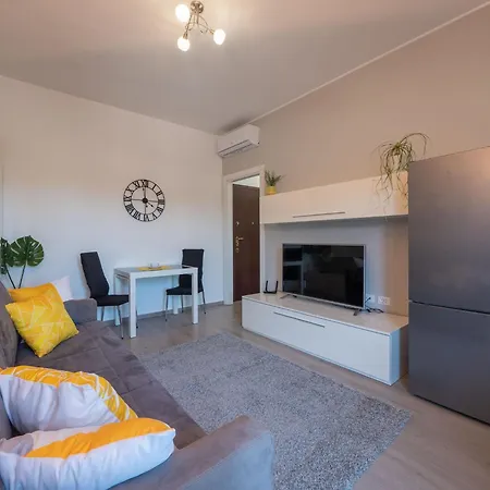 Xenia - Modern, Quiet And Cozy *