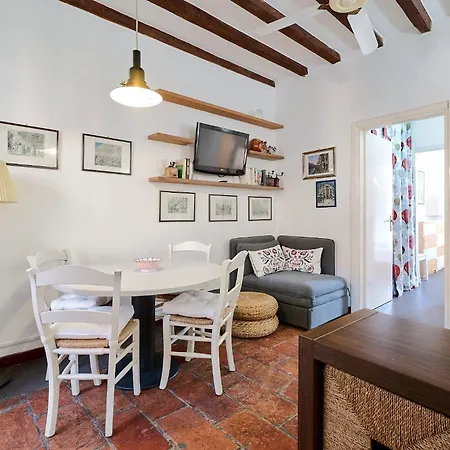 Rustic And Cozy In Navigli Milan
