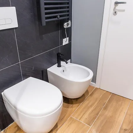 Apartamento Nuovo Bilocale Prada A 2 Passi & Duomo In 20 Min *