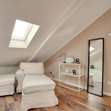 Just Urban - Esclusivo Attico Con Balcone Vista Duomo - 5min M4 아파트 밀라노