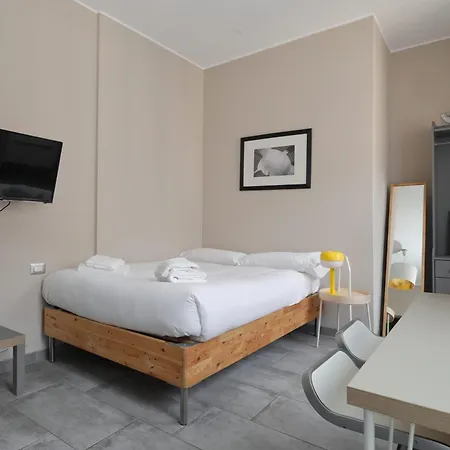 Apartment Station 33 Via Sammartini Milan