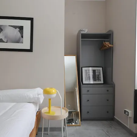 Station 33 Via Sammartini Apartment