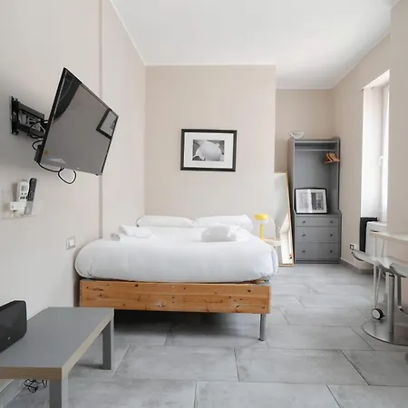 Apartment Station 33 Via Sammartini Milan