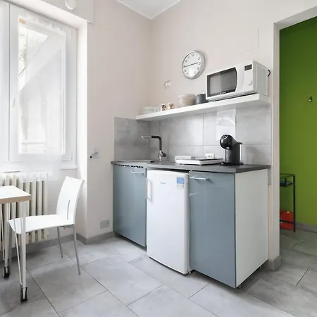 Station 33 Via Sammartini Apartment