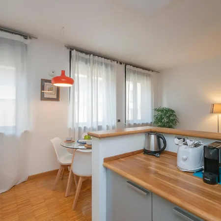 公寓 Xenia - Cozy Two-room Apt In Isola Area