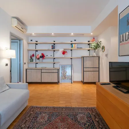 Xenia - Cozy Two-room Apt In Isola Area