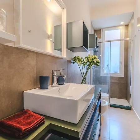Cozy Retreat In The City Center Apartment *