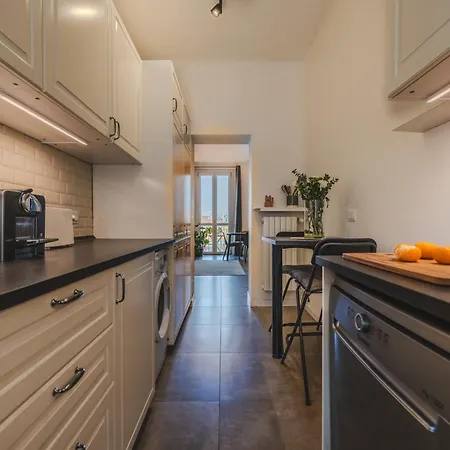 Cozy Retreat In The City Center