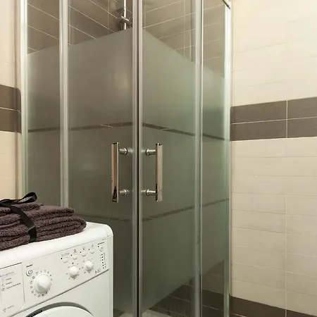 Golden House Apartment *