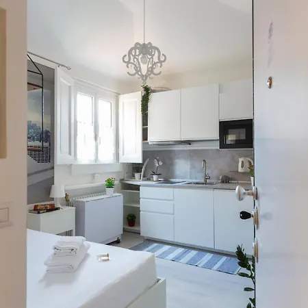 Apartment Commenda White Milan