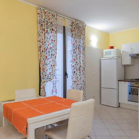 Apartment Xenia - Spacious Three-room 10 Min From Linate *