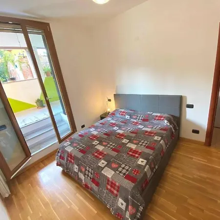 Conte Rosso House, Con Doppia Terrazza In Coorte Tranquilla A Due Passi Da Stazione E Metropolitana Lambrate Apartment
