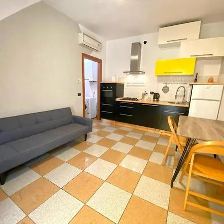 Conte Rosso House, Con Doppia Terrazza In Coorte Tranquilla A Due Passi Da Stazione E Metropolitana Lambrate Apartment *