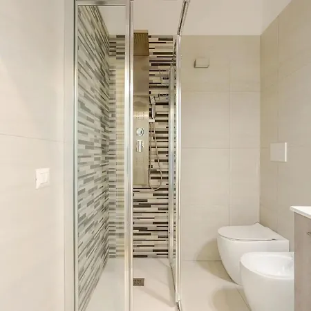 Champagne Apartment *