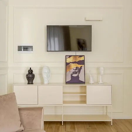 Champagne Apartament *