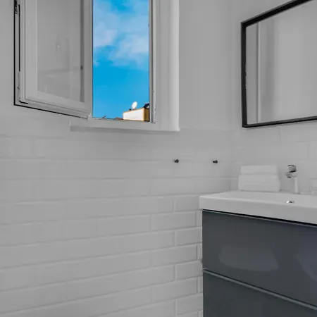 Duomo-isola Design-self Check-in Milán