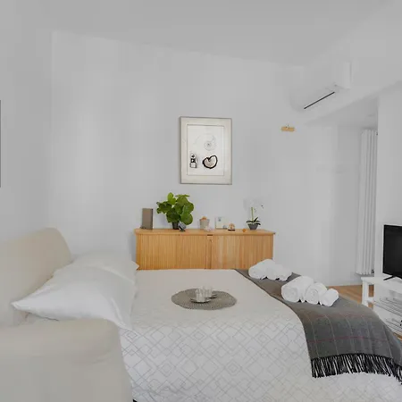 Duomo-isola Design-self Check-in * Milán