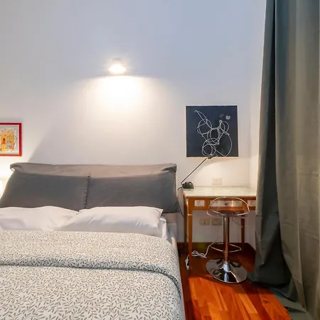 Orange Apartment *