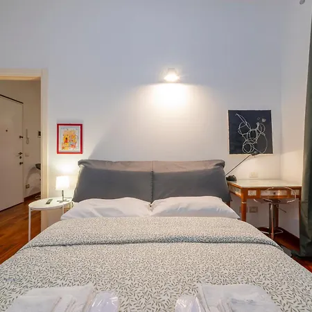 Orange Apartment *