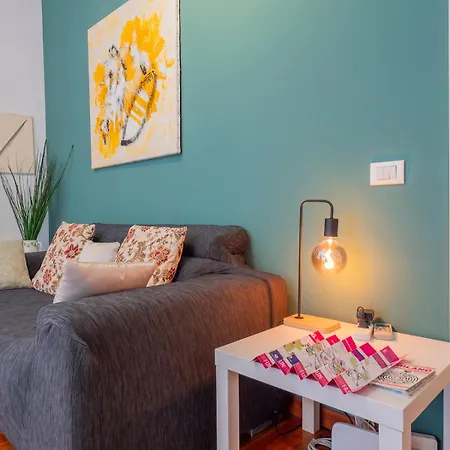 Orange Apartment *