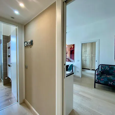 Guesthost - Piazzale Susa Bright Flat Con Veranda Apartmán Milán