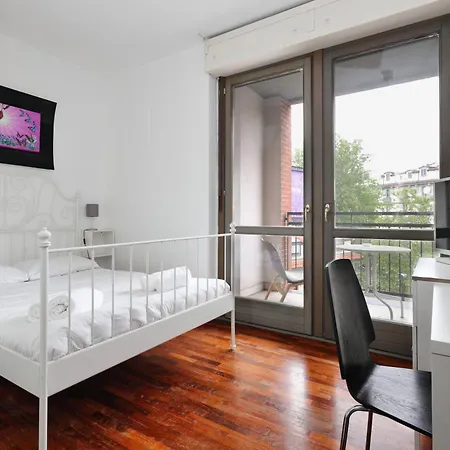 Joivy Lovely 4-bed Flat With Balcony Apartment Milan