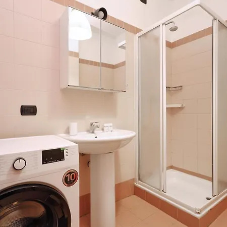 Joivy Lovely 4-bed Flat With Balcony * Milano
