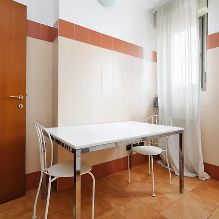 Joivy Lovely 4-bed Flat With Balcony Apartment Milan