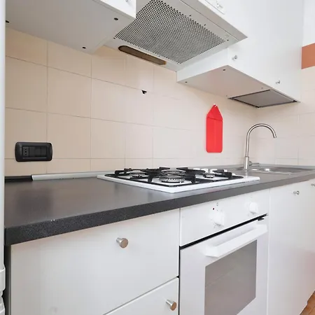 Apartment Joivy Lovely 4-bed Flat With Balcony *
