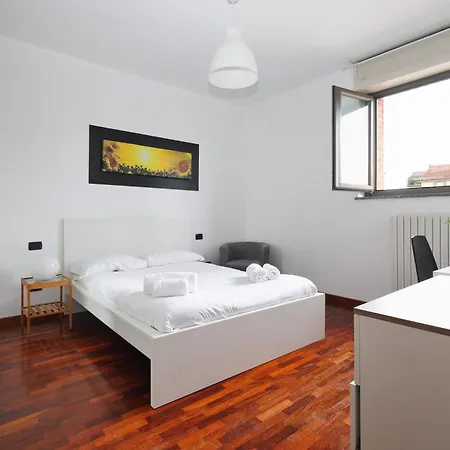 Joivy Lovely 4-bed Flat With Balcony Apartment Milan