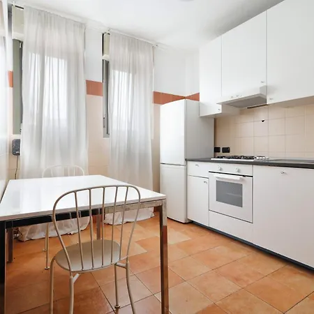 Joivy Lovely 4-bed Flat With Balcony * Milano
