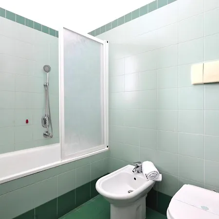 Joivy Lovely 4-bed Flat With Balcony Milano