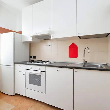 Joivy Lovely 4-bed Flat With Balcony Appartamento